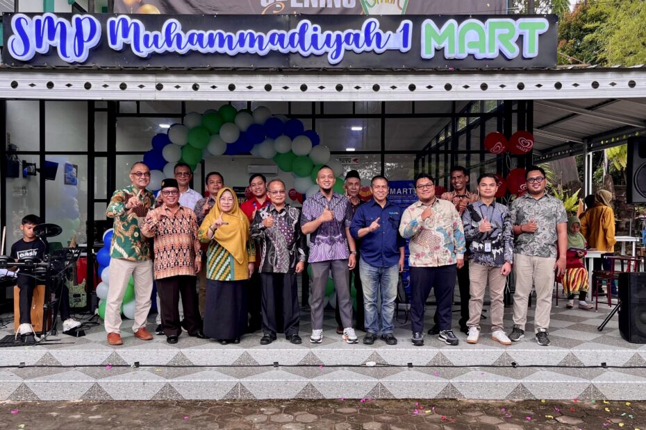 Pembukaan Mart SMP Muhammadiyah 1 Pontianak dengan MEBP PWM KalBar